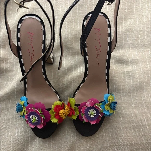 Betsy Johnson Colorful Floral Platform Heels - Picture 3 of 4